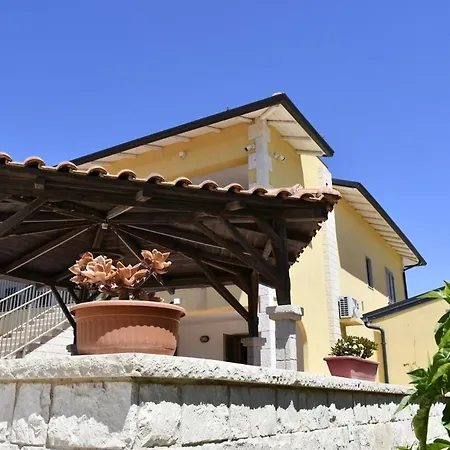 Apartment Con Piscina In