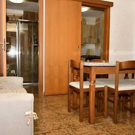 Con Piscina In Apartment *