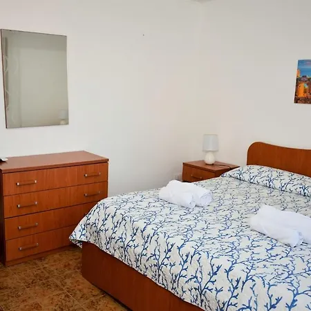 Apartment Con Piscina In *