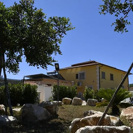 Apartment Con Piscina In Santa Maria Del Focallo