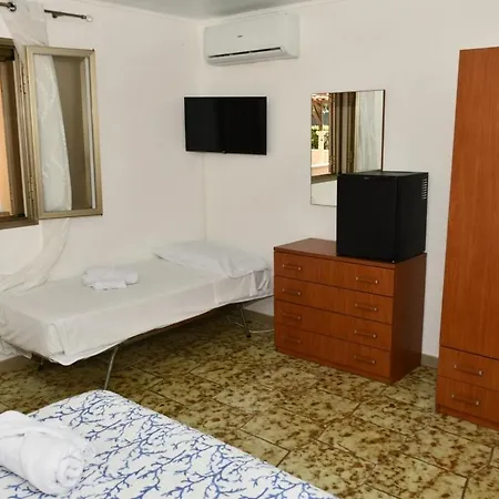 Apartment Con Piscina In Santa Maria Del Focallo